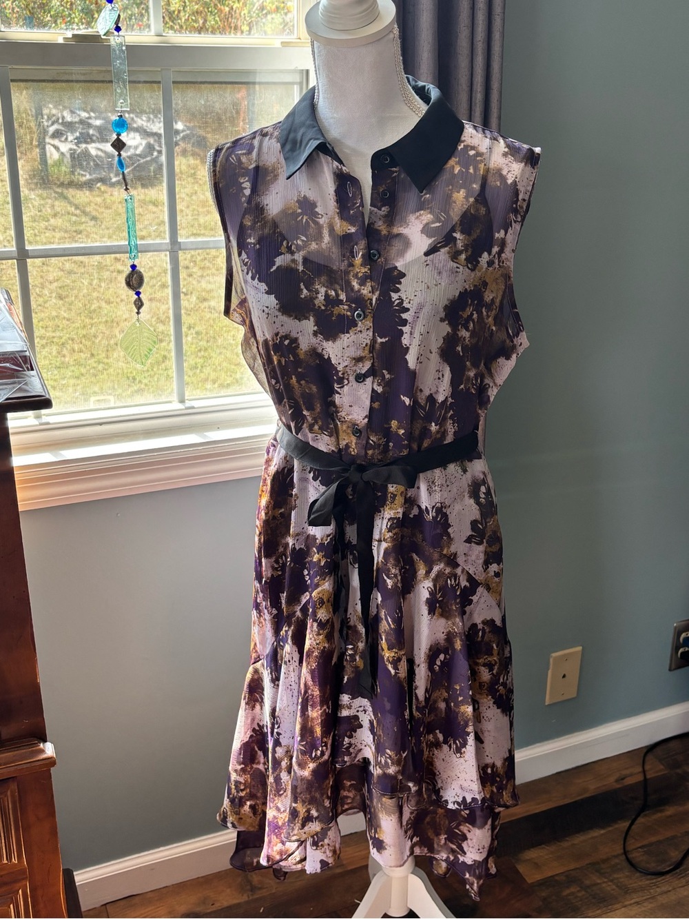 Simply Vera Vera Wang Purple Floral Sleeveless Midi Dress with Black Collar